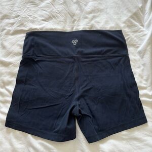 Aritzia Tna biker shorts